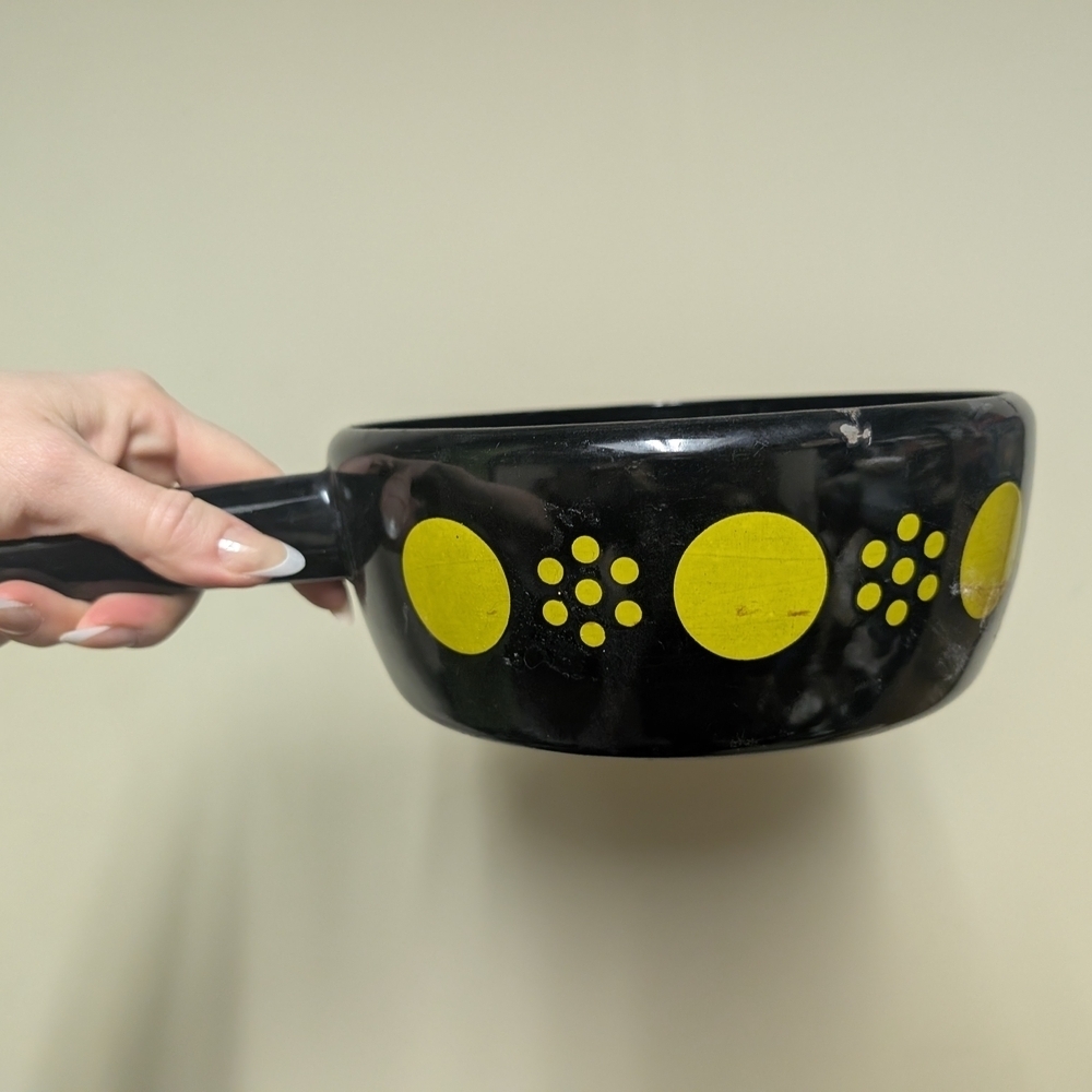 Black and Yellow 1970s Pot